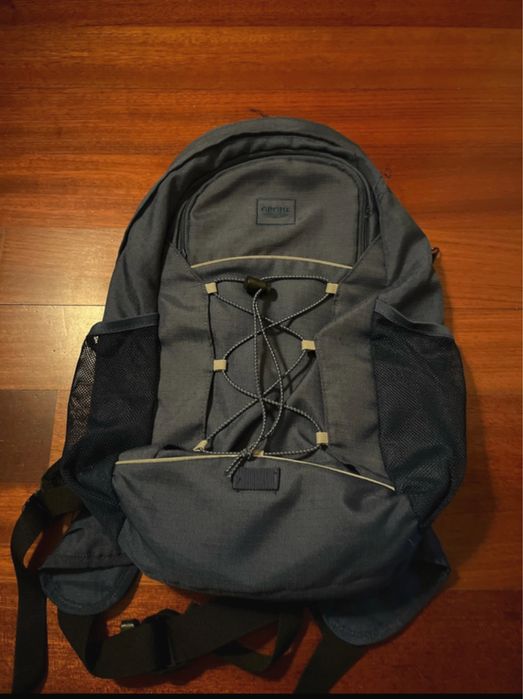 Mochila com capa de chuva