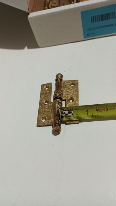 Dobradiças douradas