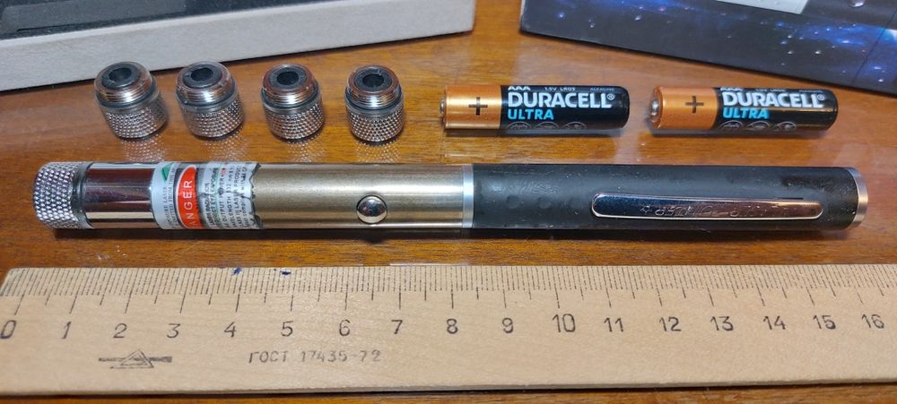 Зелёная лазерная указка 1000 mW (5 насадок) Green Laser Pointer
