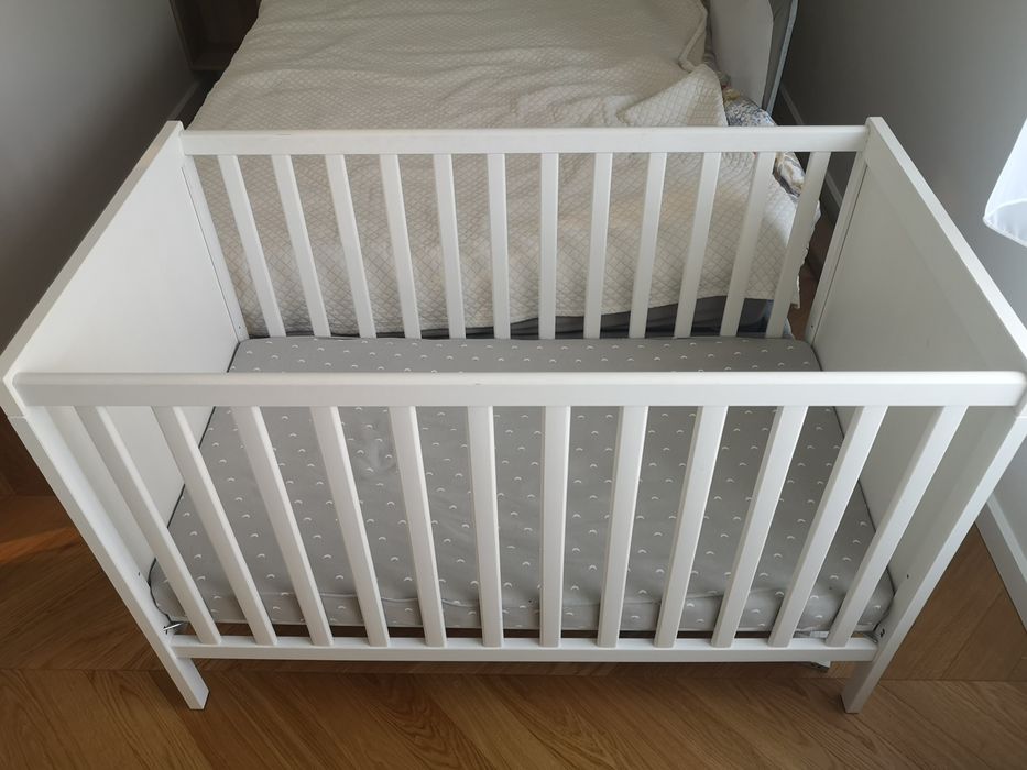 Łóżeczko 120x60 drewniane z nowym materacem Ikea