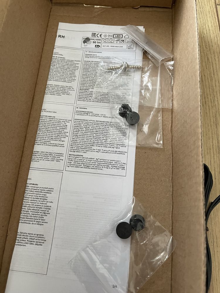 Lampa nocna LED do łóżka sypialni giętka czarna przykręcana