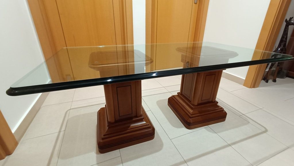 Mesa de vid o com pés em cerejeira