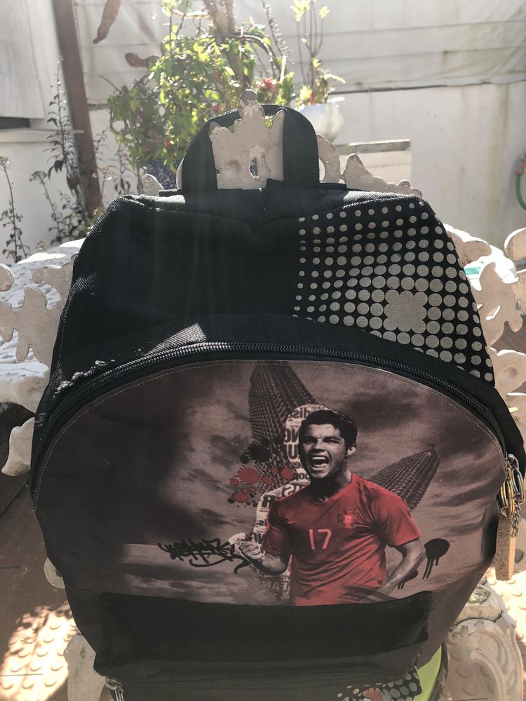 Mochila usada - ofereco a levantar