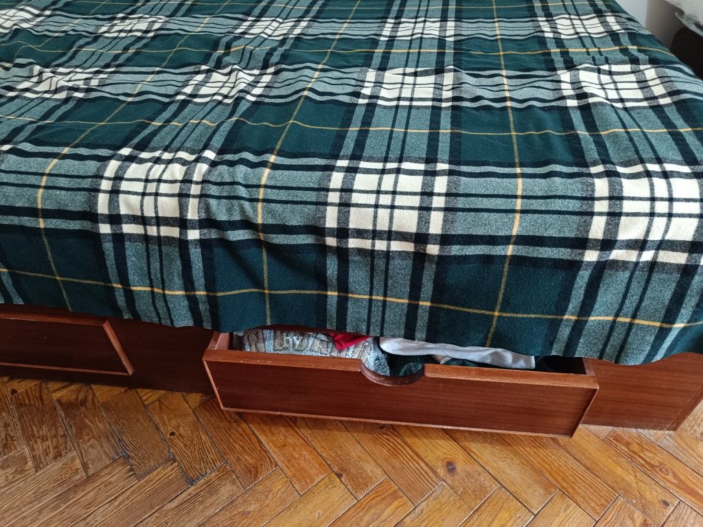 Cama corpo e meio com gavetas