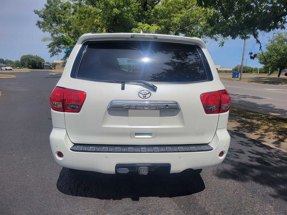 Toyota Sequoia      2014