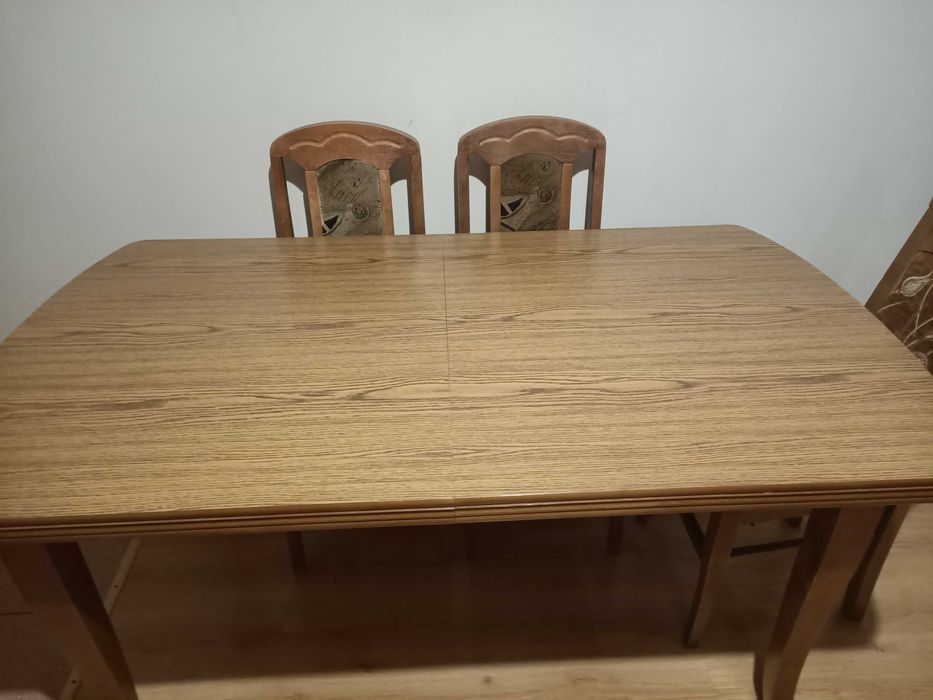Stół z krzesłami rozkładany