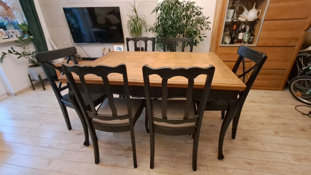 Stół drewnianiany rozkladany z krzesłami 6 szt.