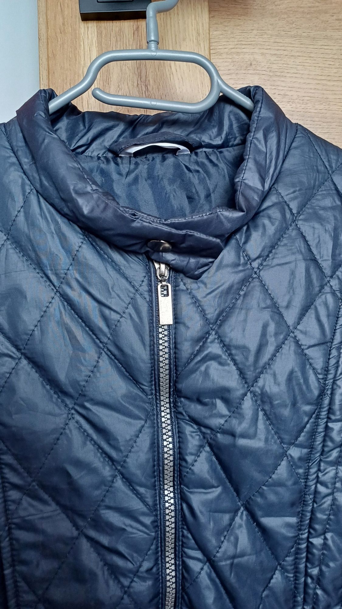 Granatowa wiosenna kurtka pikowana r. 40 L