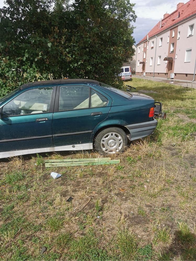 Sprzedam bmw e36 lekko uszkodzone