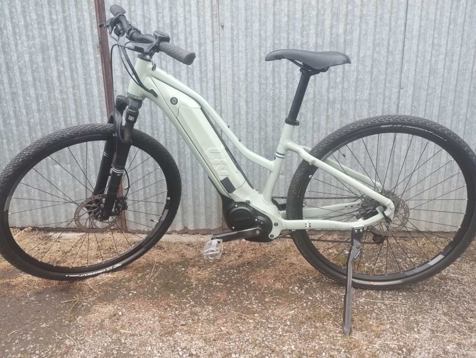 Rower elektryczny Giant Rove