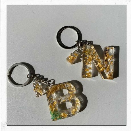 Porta-chaves dourado personalizado com letra