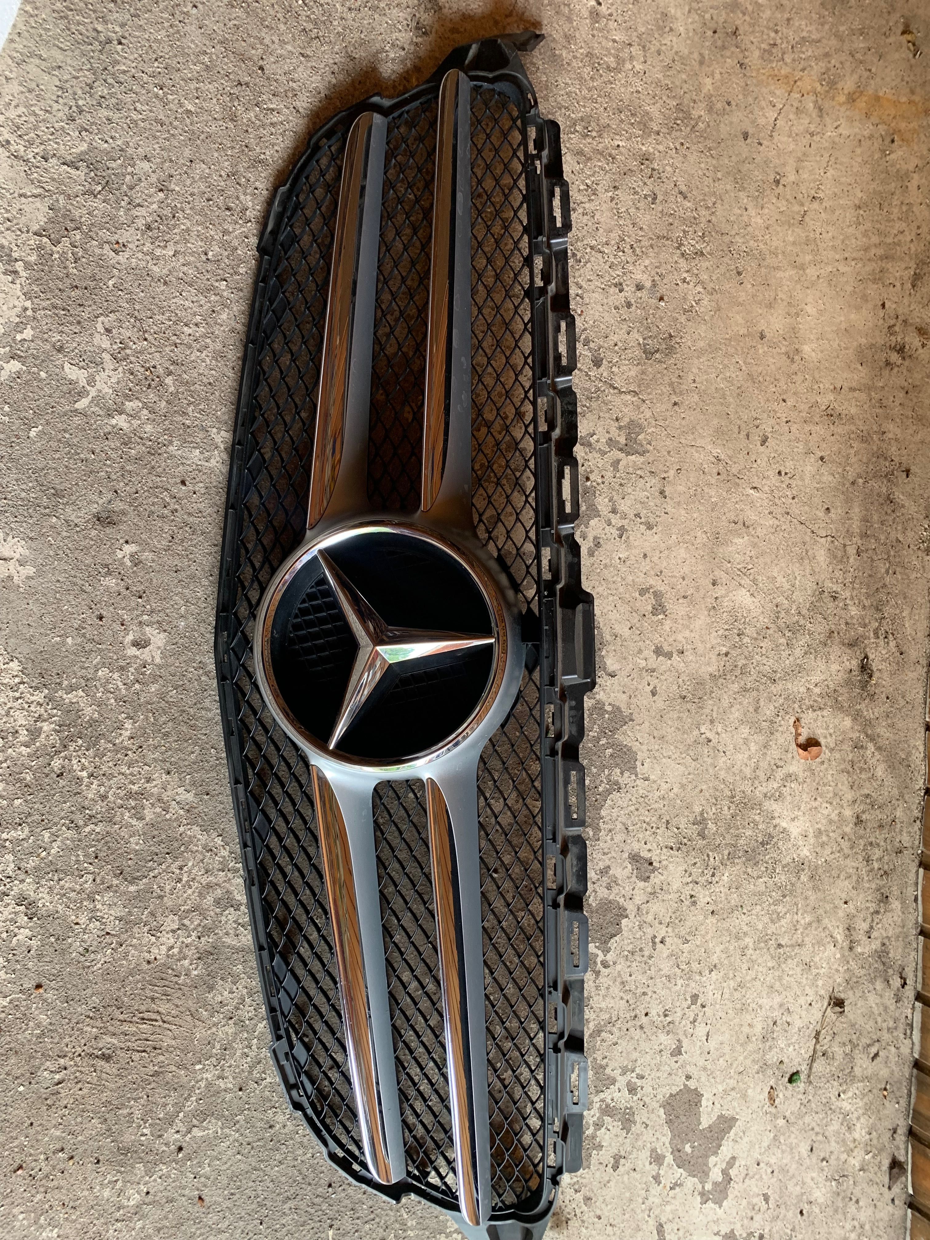 Grill atrapa w205