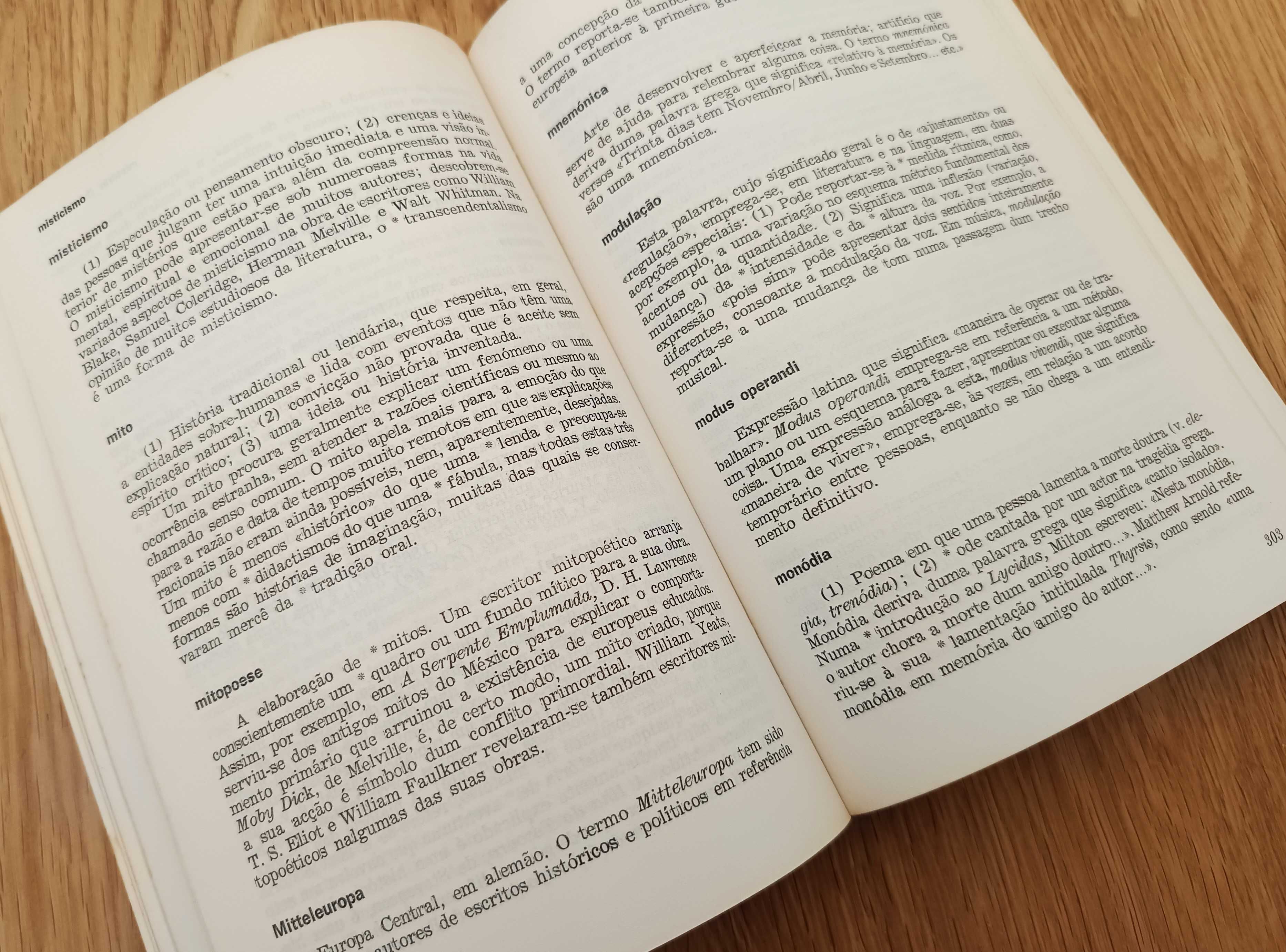 Dicionário de Termos Literários - Harry Shaw