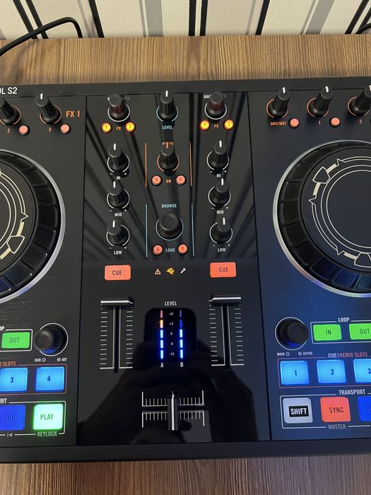 Native Instruments Traktor Kontrol S2 MK2  Dj Контроллер