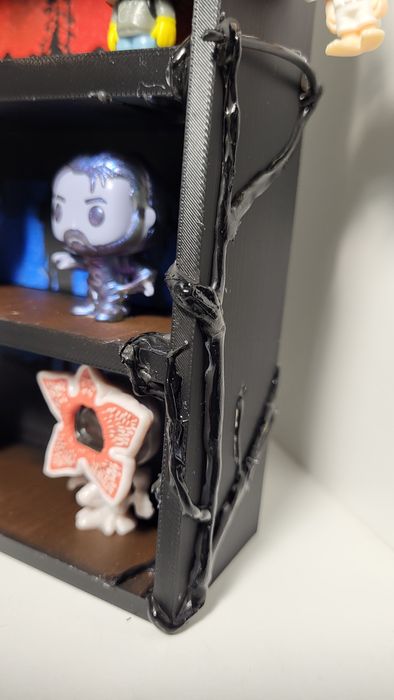 Полиця для кіндерів по серіалу Дивні Дива