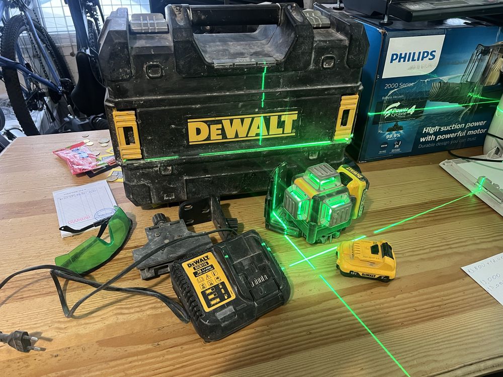 Лінійний лазерний рівень DeWALT DCE089D1G