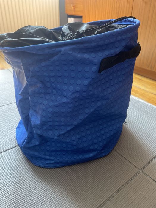 Mata do zabaw i pojemnik do na zabawki klocki