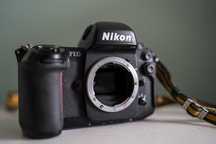 Nikon F100 aparat analogowy