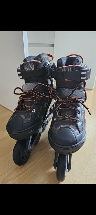 Patins em linha pretos