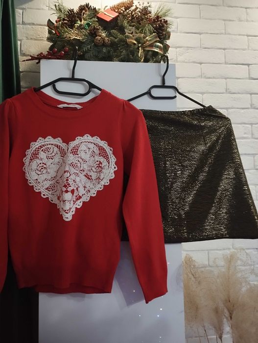 Swetr hm czerwony plus złota spódnica r 152/158