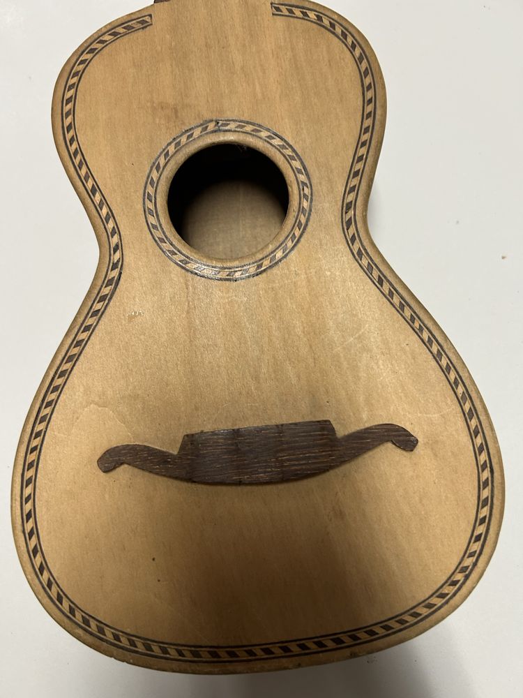 Cavaquinho antigo braco em leque