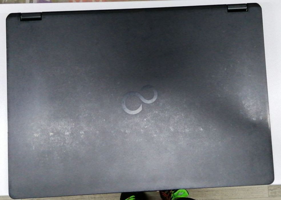 Ноутбук Fujitsu u747