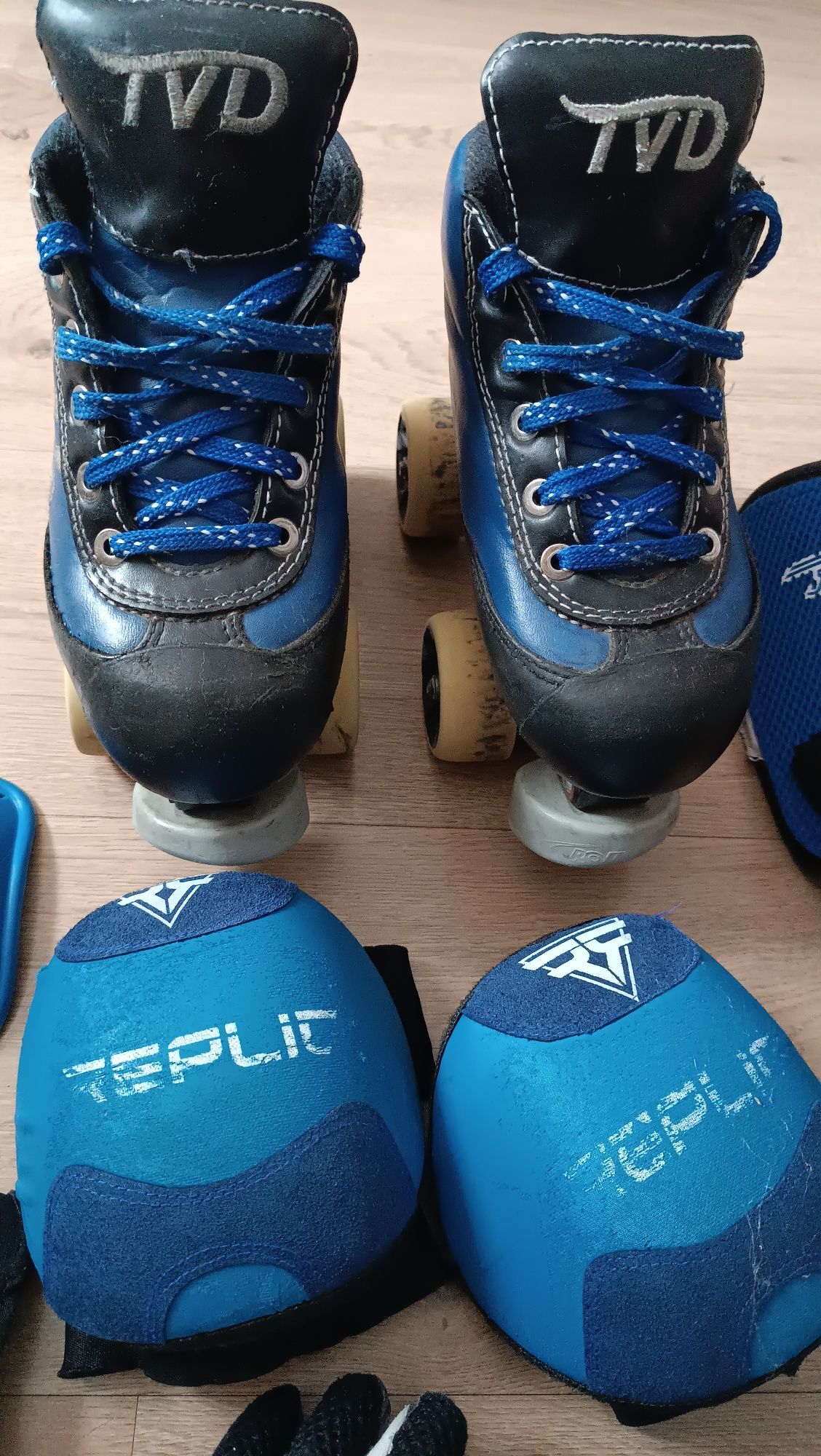Patins hóquei TVD com equipamento completo