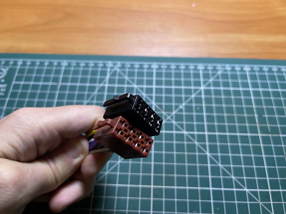 ISO адаптер під ВМ24 BMW Land Rover Mini