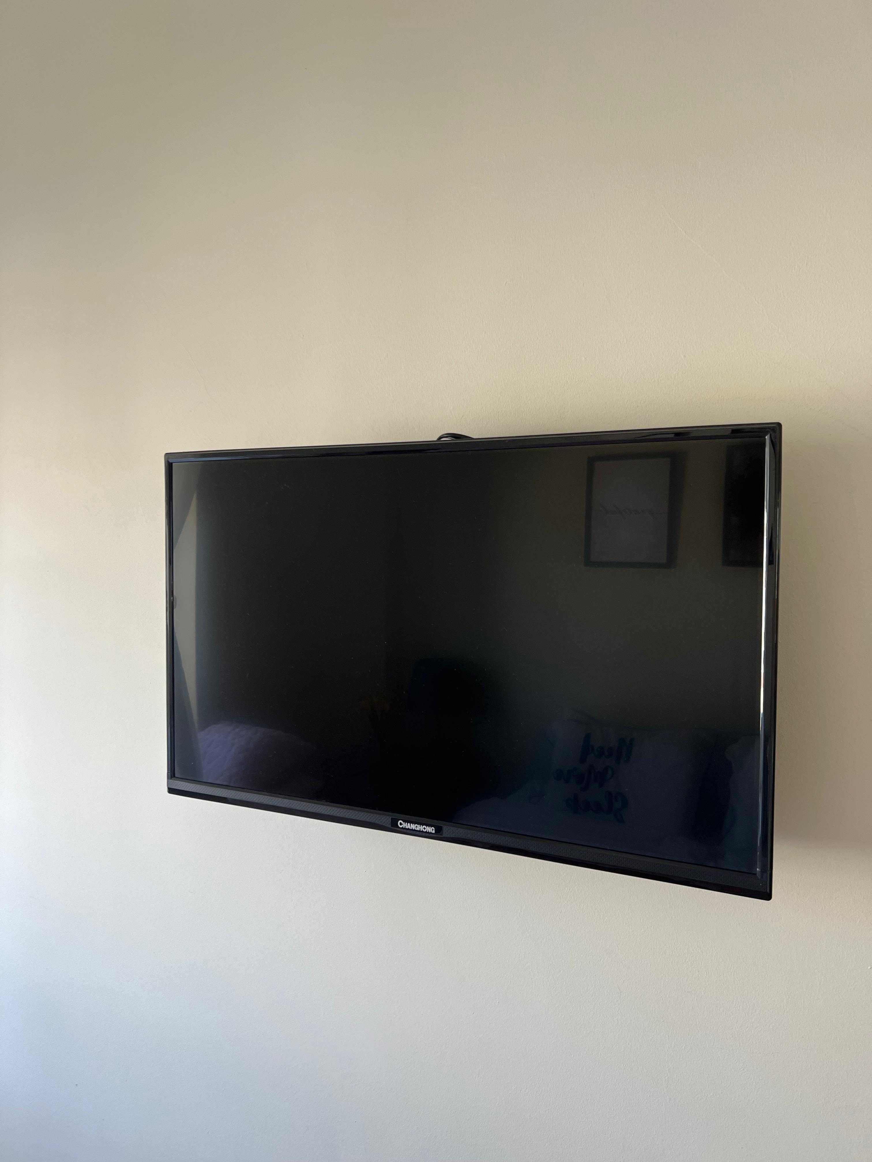 Televisão com suporte parede 32'