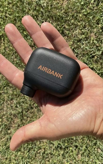 Портативний компресор для підкачки шин мотоциклів та велосипедів