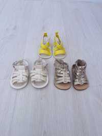 Vários calçados bebé