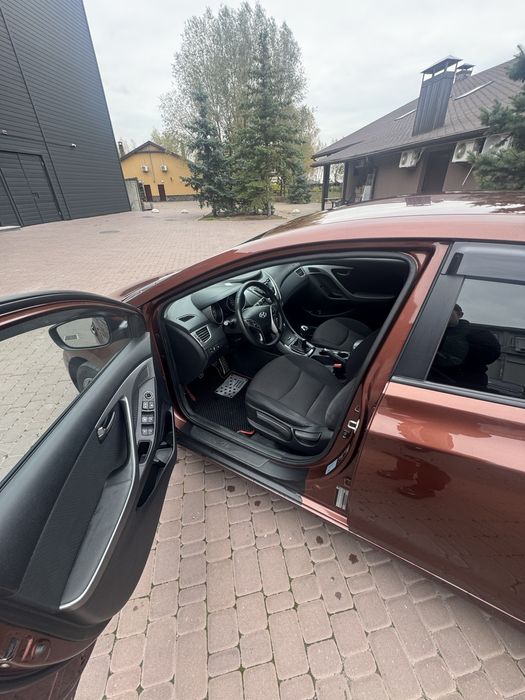 Hyundai Elantra 2012 року | 1.8 бензин/газ | Механіка