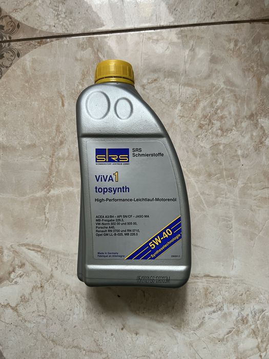 В продажу моторна олива 5 w 40 SRS