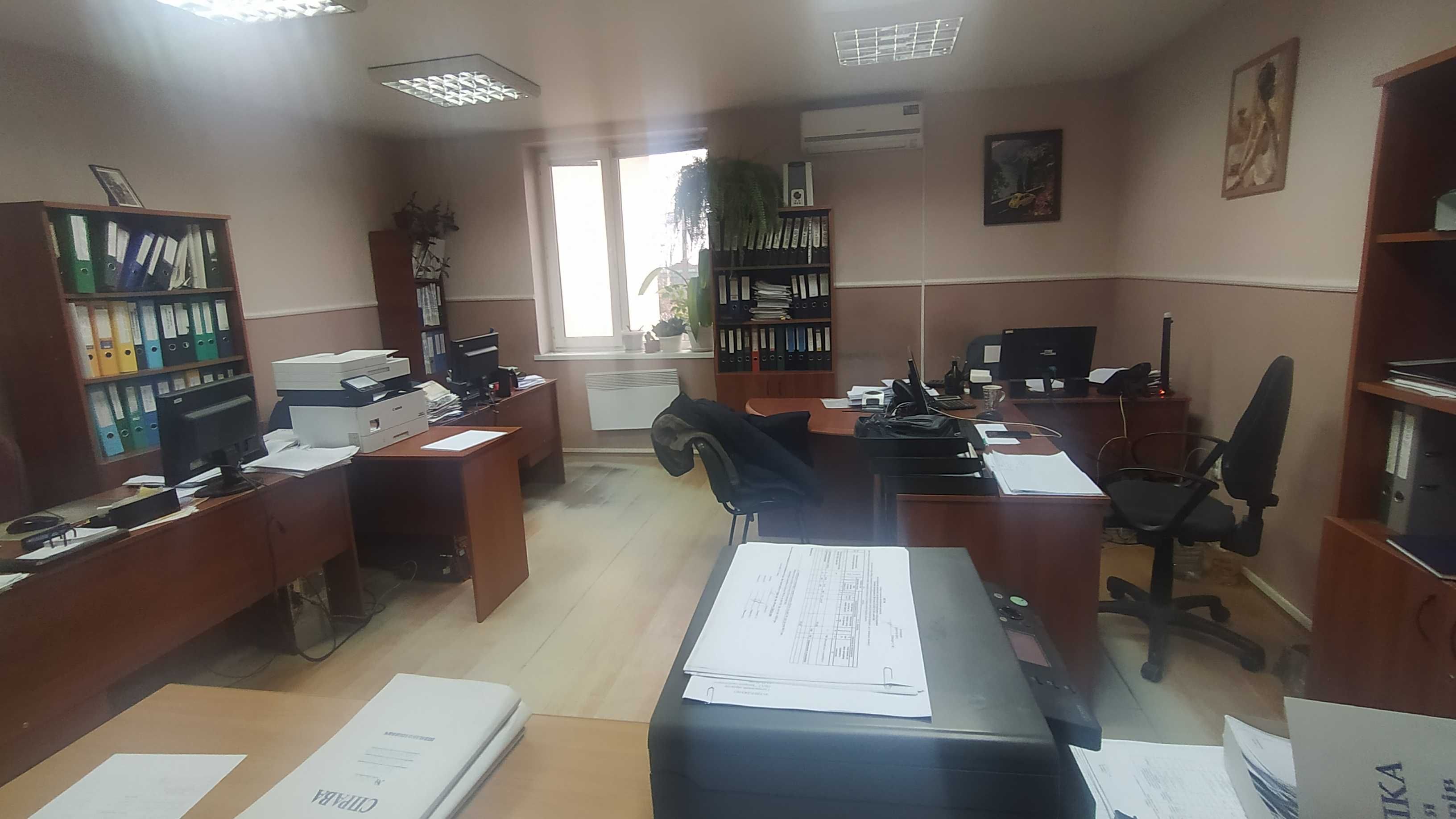 Продається комплекс офісних та складських приміщень в Мукачеві