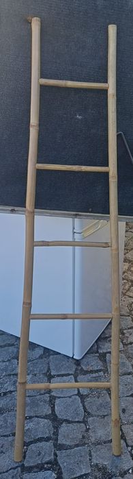 Toalheiro em m Escada