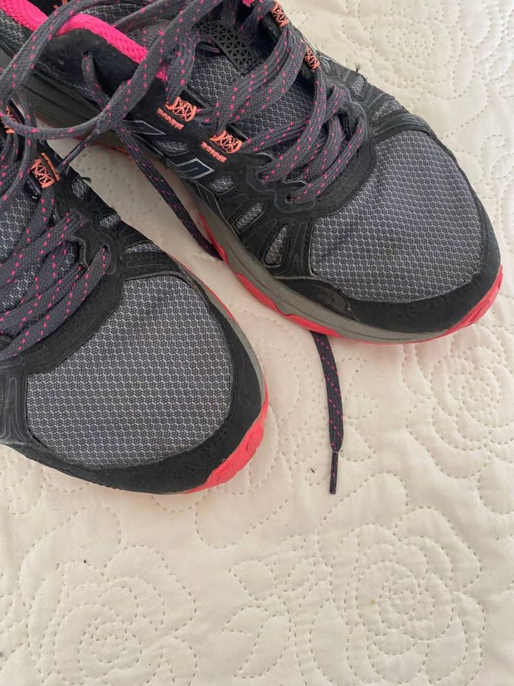 Кросівки asics
