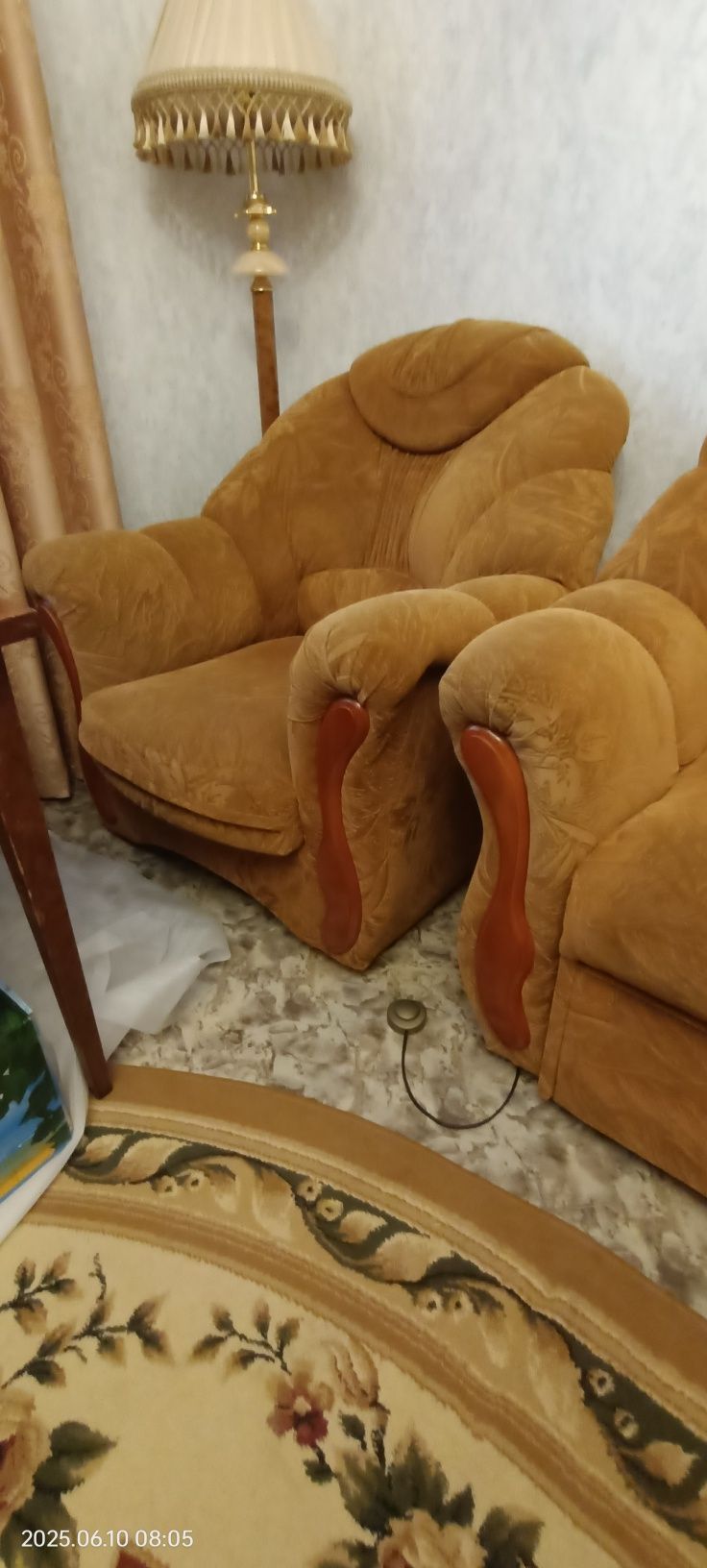 Диван угловой и кресло