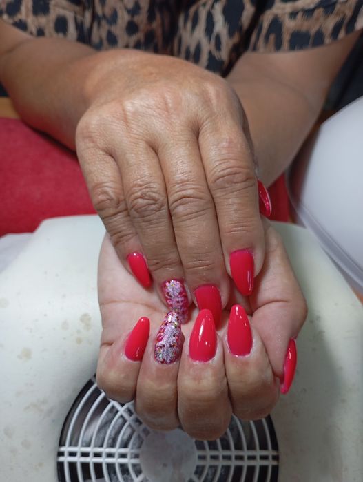 Unhas de gel e gelinho