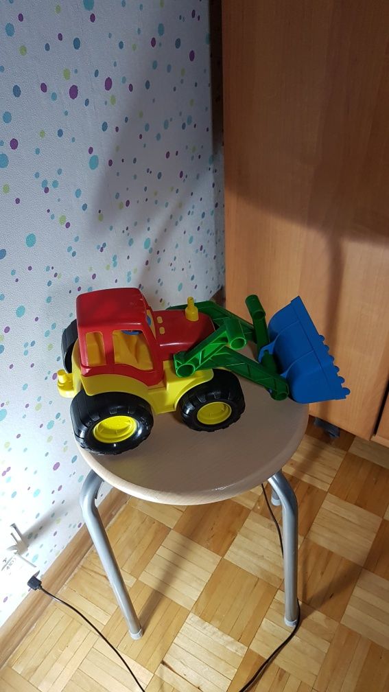 Traktor prawie nowy