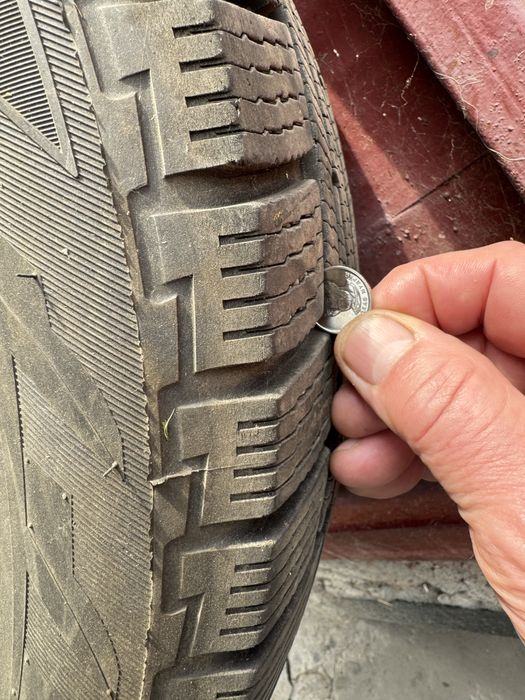 Шини зимові  NOKIAN  225/60 R17 майже нові