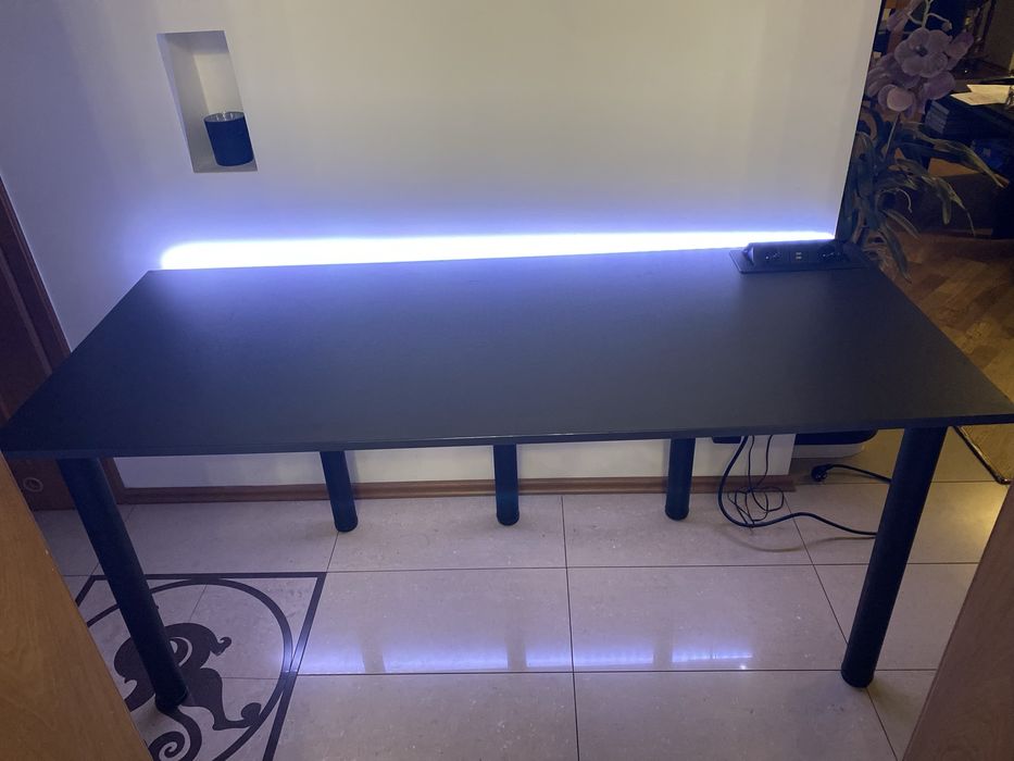 Biurko pod komputer elektryka led
