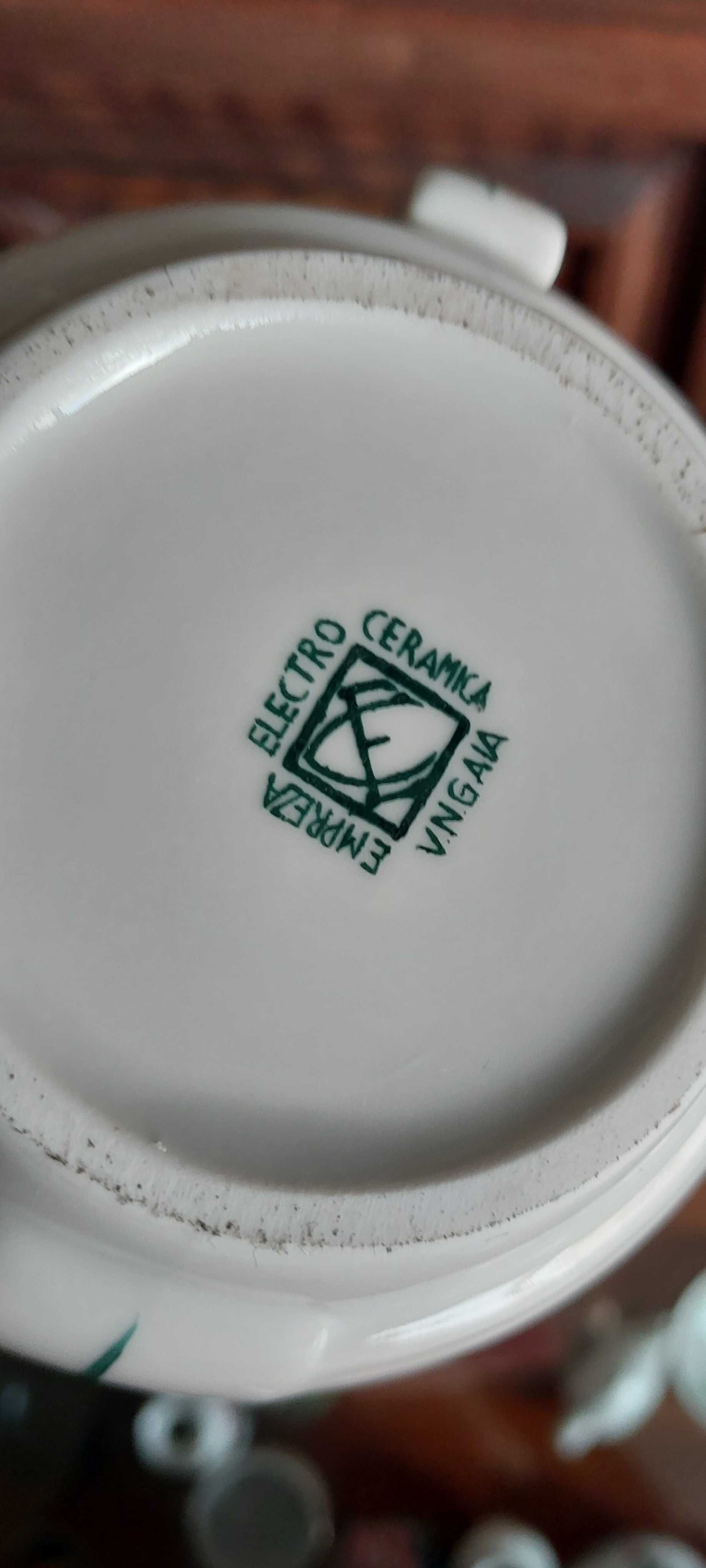 Bule e leiteira antigos