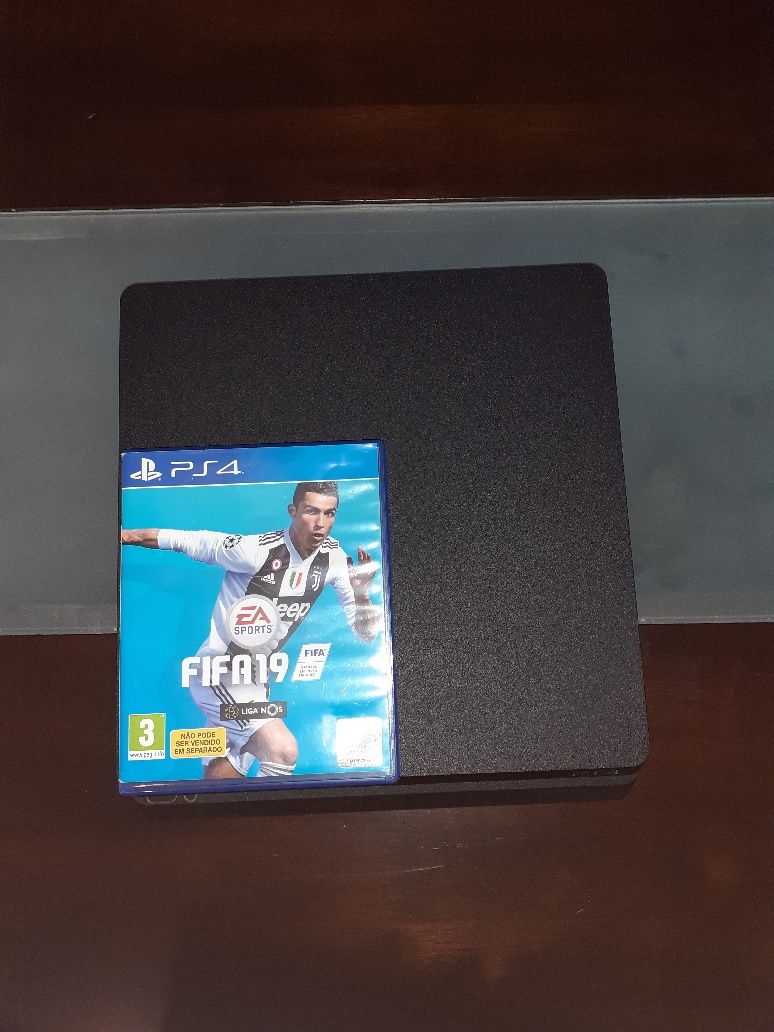 Ps4 slim 1tb + FIFA 19 GRATIS