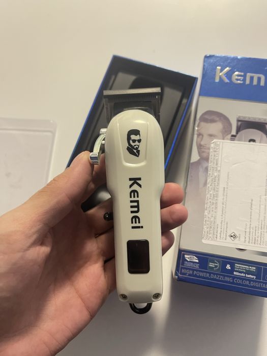 Тример Kemei новый отдам не дорого