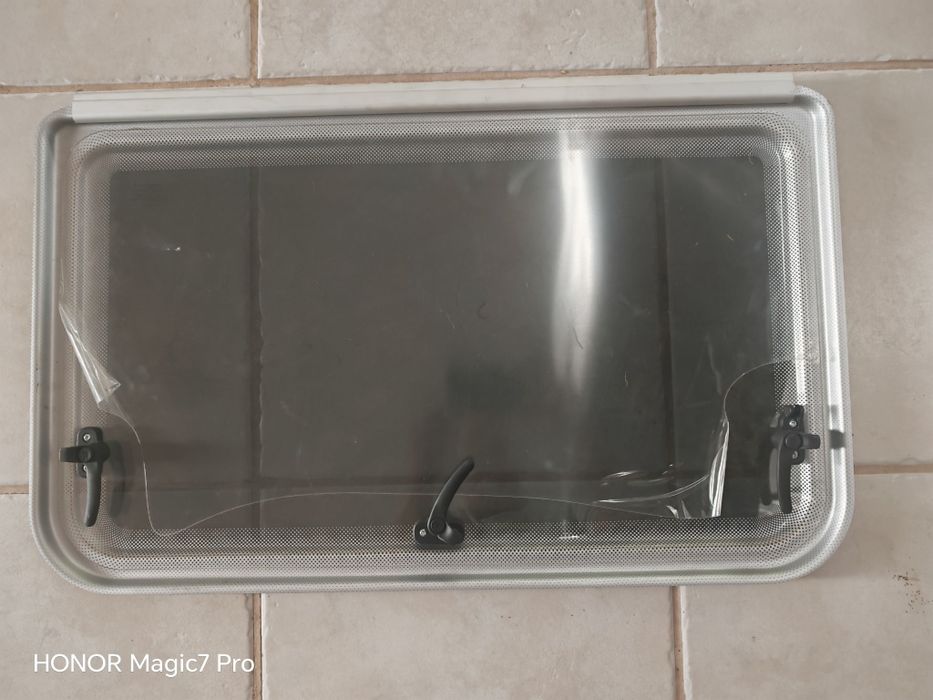 Okno boczne kamper Dometic 600x400..