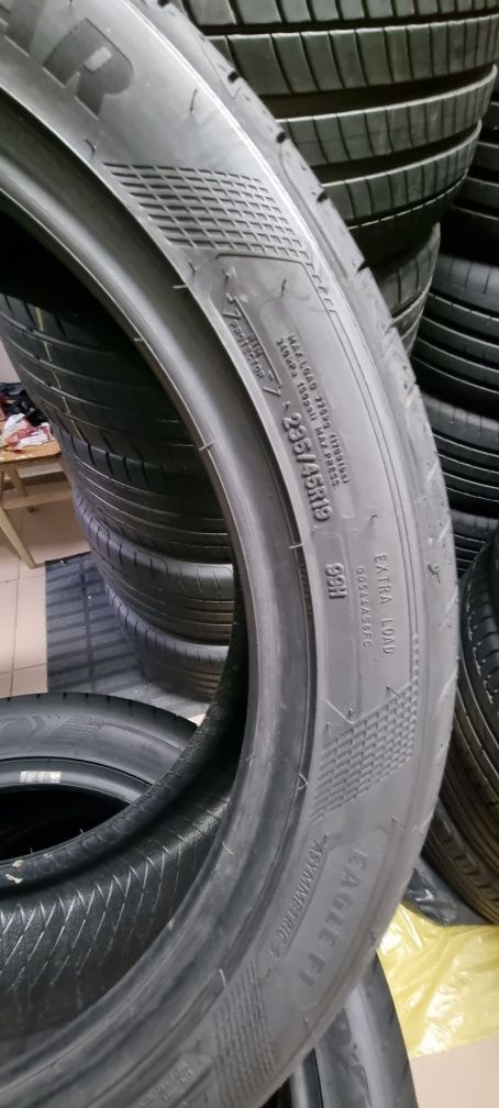 Kpl.opon letnich Goodyear 235 45r19 nowe