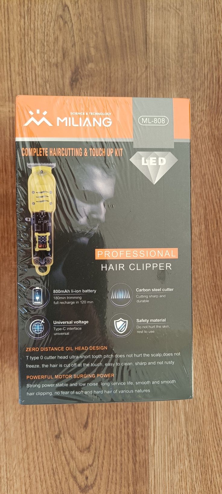 Maszynka bezprzewodowa trymer Milang Titanium Blade ML808.
Wyposażenie