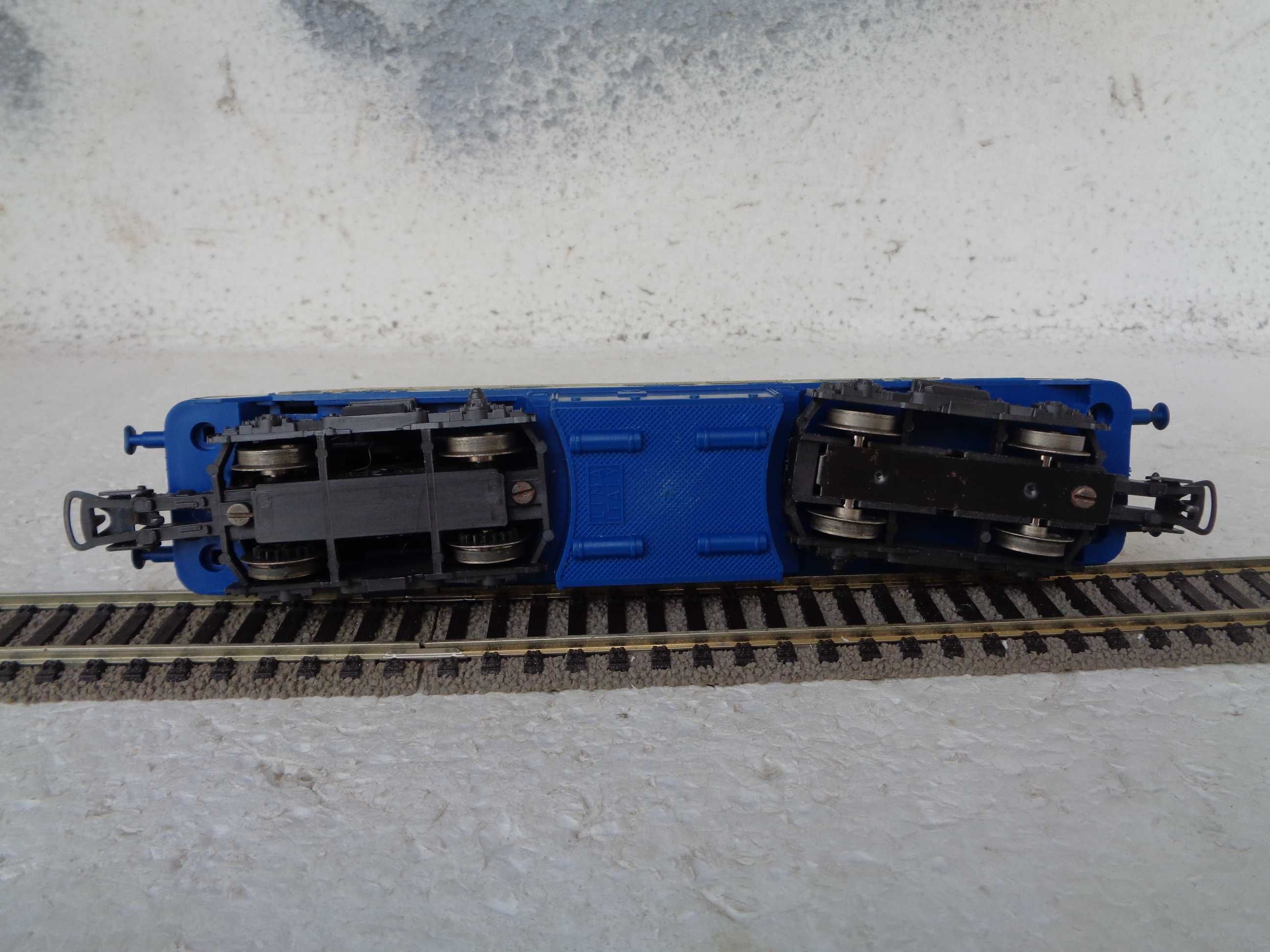1:87 LIMA Locomotiva Diesel da DB V218 -6 comboio