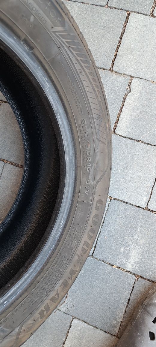 Opona Goodyear 205/55 R16 zimowa