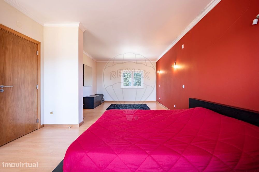 Moradia T4 para venda